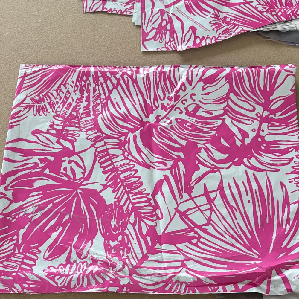 Lilly Pulitzer Pink and White Tropical Print Mailing Bags - Picture 2 of 2